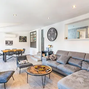 Appartement Superbe Avec Terrasse Sur Les Toits, Manosque